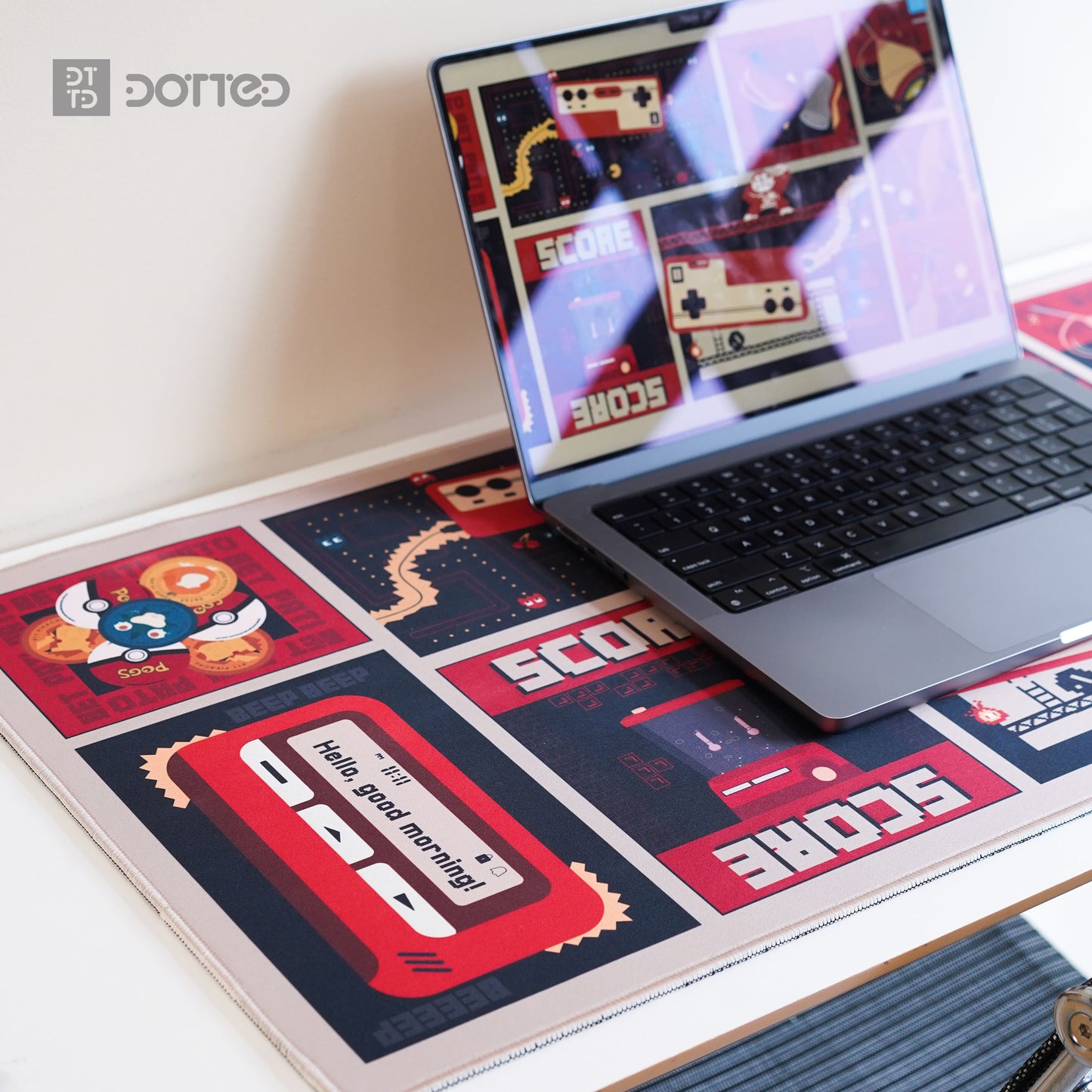 Dotted Comic Deskpad